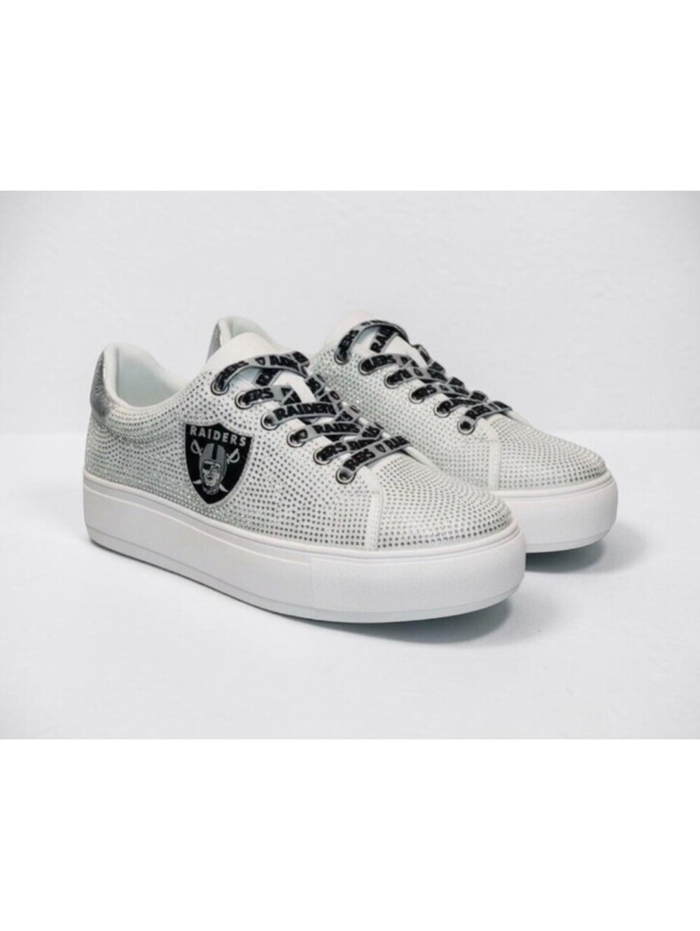 Las Vegas Raiders NFL Crystal Rhinestone Sneakers Women’s Size 8 New in Box Cuce